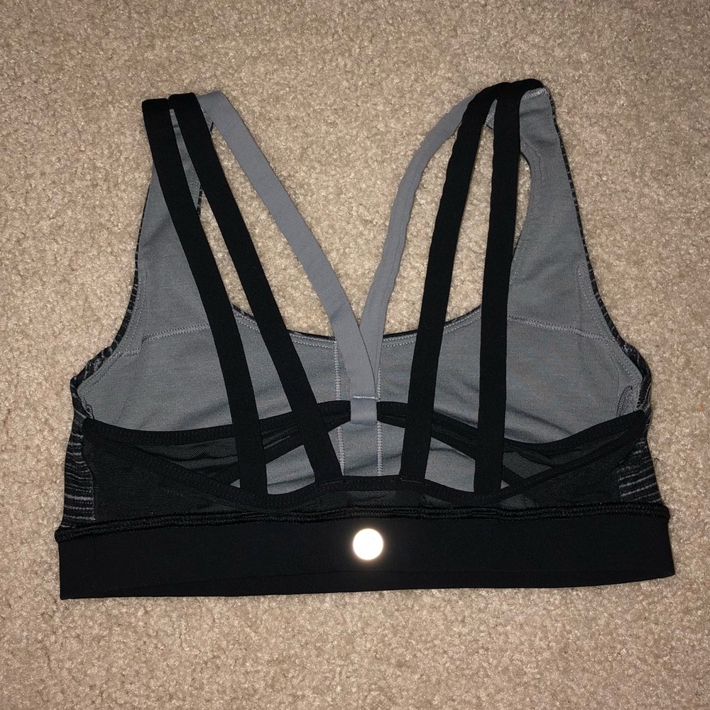 Lululemon sports bra size 4